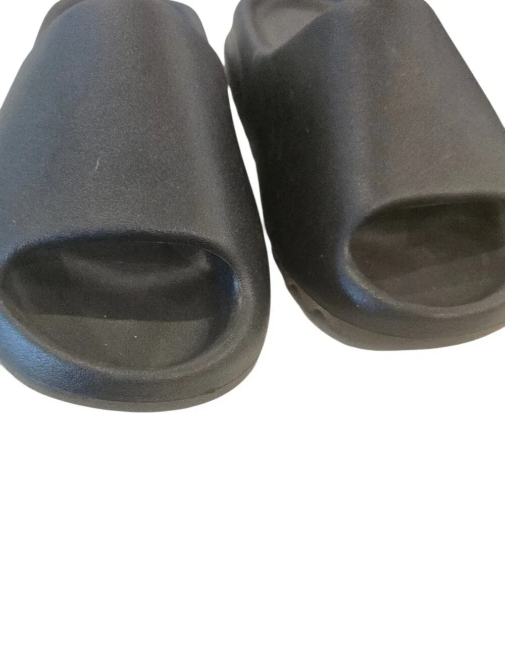Yeezy slides black